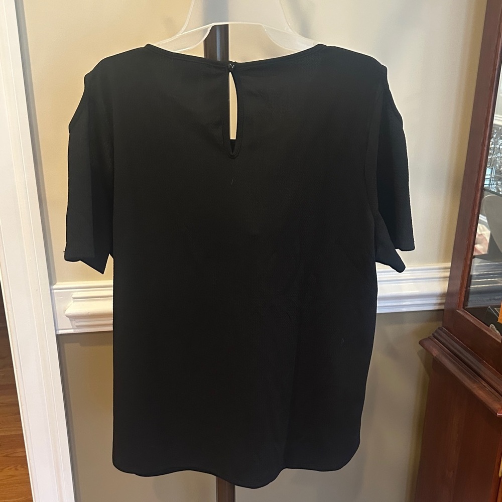 Stylish Black Blouse with Gold Chain Accent - Picture 3 of 4